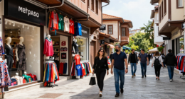 Makedonya'nın başkenti Skopje'de Türk giyim markalarının mağazaları ve alışveriş ortamı